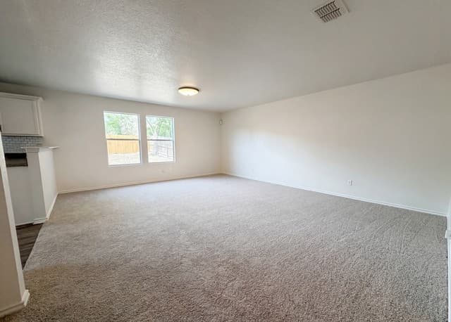 3-bedroom rental at 4731 Stable Holw in San Antonio, TX — photo 3