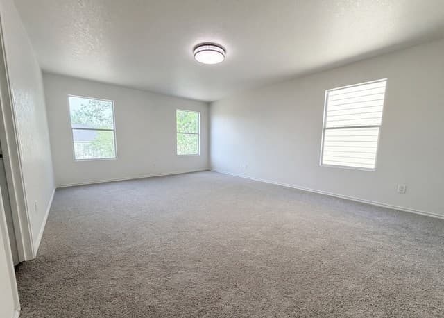 3-bedroom rental at 4731 Stable Holw in San Antonio, TX — photo 4