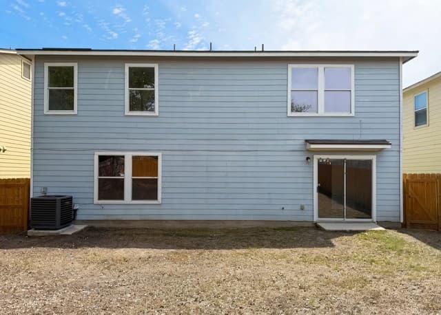 3-bedroom rental at 4731 Stable Holw in San Antonio, TX — photo 5
