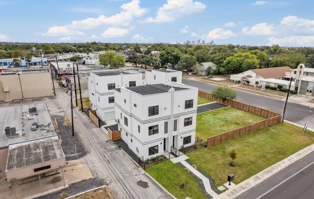 rental at 3208 N Elmendorf in San Antonio, TX — photo 1