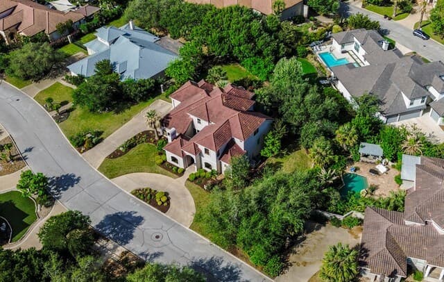 6-bedroom rental at 915 Campanile in San Antonio, TX — photo 1