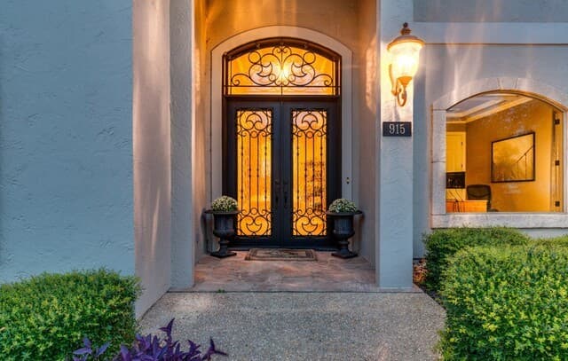 6-bedroom rental at 915 Campanile in San Antonio, TX — photo 3