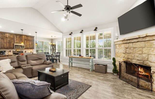 3-bedroom rental at 950 Live Oak Dr in Spring Branch, TX — photo 1