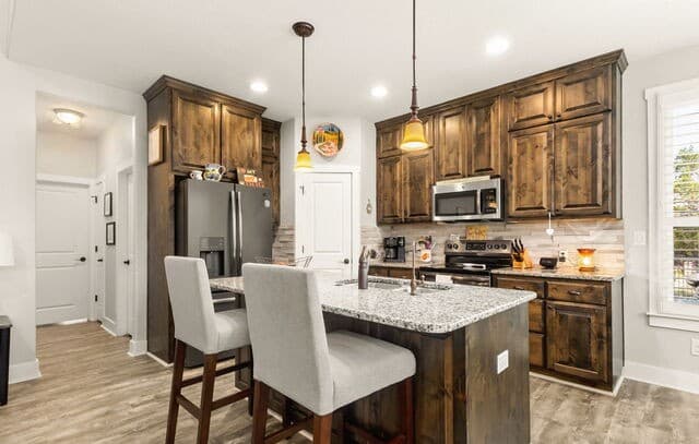 3-bedroom rental at 950 Live Oak Dr in Spring Branch, TX — photo 5