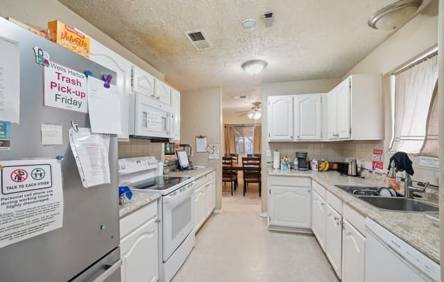 4-bedroom rental at 8730 Welles Hbr in San Antonio, TX — photo 5