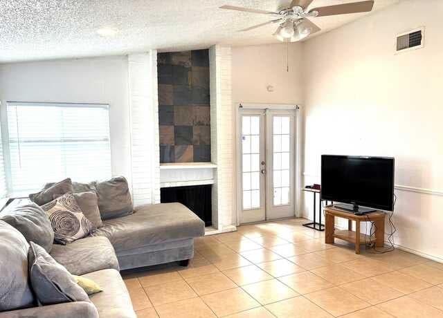 3-bedroom rental at 5510 Indian Peak in San Antonio, TX — photo 1