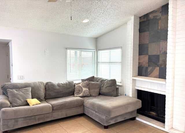 3-bedroom rental at 5510 Indian Peak in San Antonio, TX — photo 2