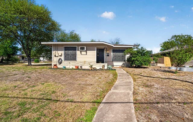 3-bedroom rental at 303 Woley in San Antonio, TX — photo 1