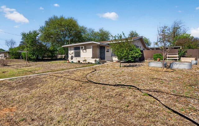 3-bedroom rental at 303 Woley in San Antonio, TX — photo 3