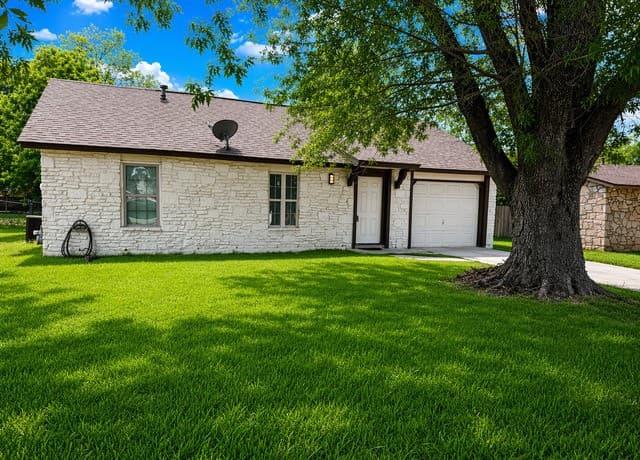 rental at 4310 Avenida Prima in San Antonio, TX — photo 2