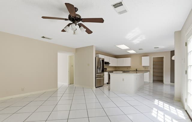 3-bedroom rental at 11214 Scarborough Ct in San Antonio, TX — photo 2