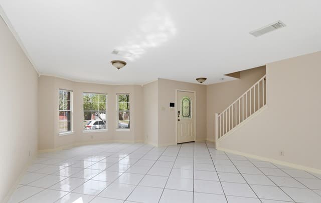 3-bedroom rental at 11214 Scarborough Ct in San Antonio, TX — photo 3