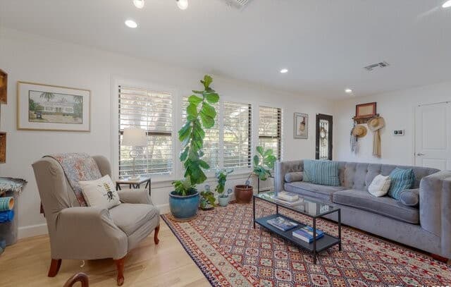 4-bedroom rental at 614 Larkwood Dr in San Antonio, TX — photo 4