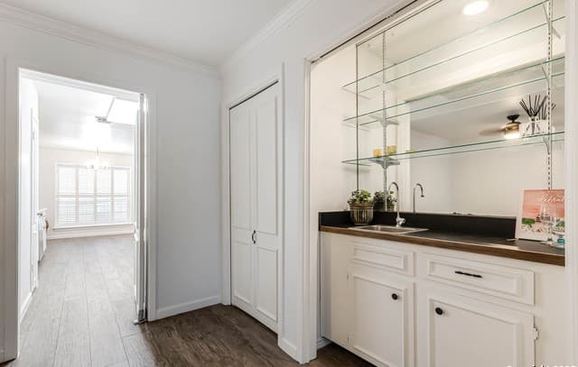 2-bedroom rental at 7926 Broadway Unit 101 in San Antonio, TX — photo 5
