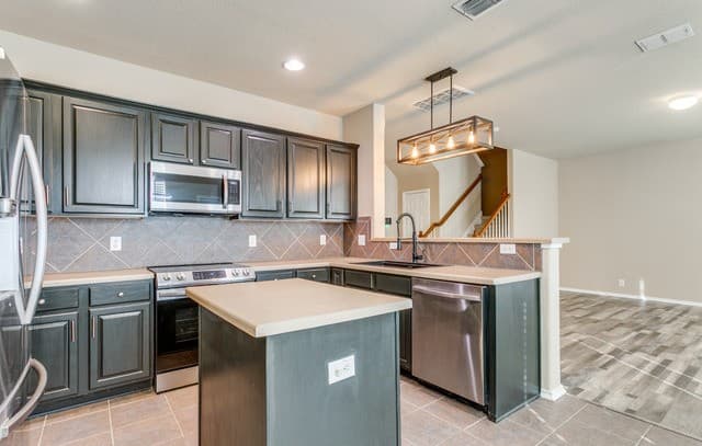 3-bedroom rental at 13611 Welsford in Live Oak, TX — photo 5
