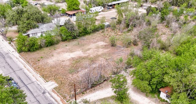 rental at 307 Orchard Rd in San Antonio, TX — photo 2