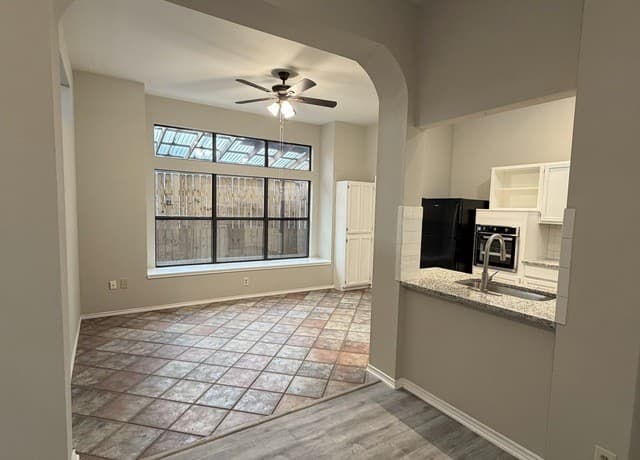 4-bedroom rental at 3210 Falcon Grove in San Antonio, TX — photo 5