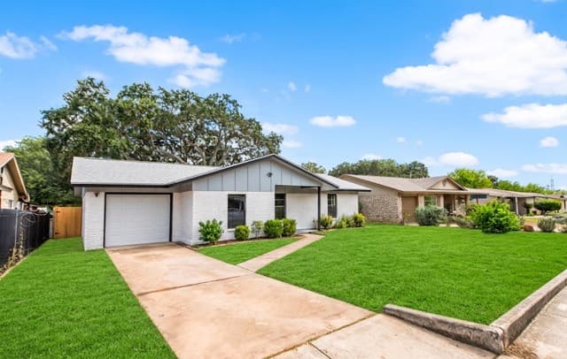 3-bedroom rental at 1610 Brice in San Antonio, TX — photo 2