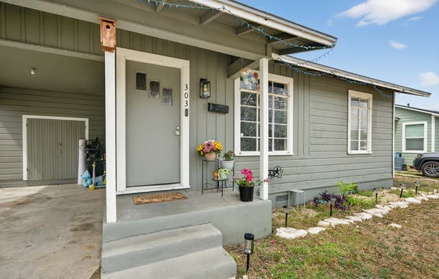3-bedroom rental at 303 Winburn Ave in Schertz, TX — photo 2