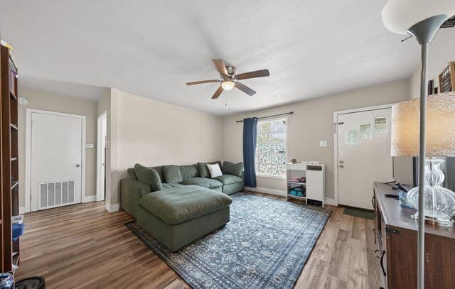 3-bedroom rental at 303 Winburn Ave in Schertz, TX — photo 3