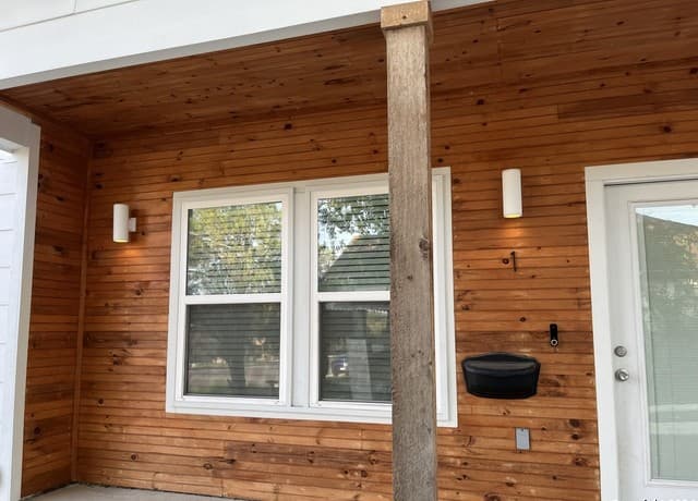 2-bedroom rental at 2507 E Commerce St in San Antonio, TX — photo 1