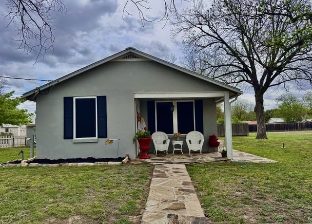 2-bedroom rental at 1615 Lorenzo St. in Castroville, TX — photo 1