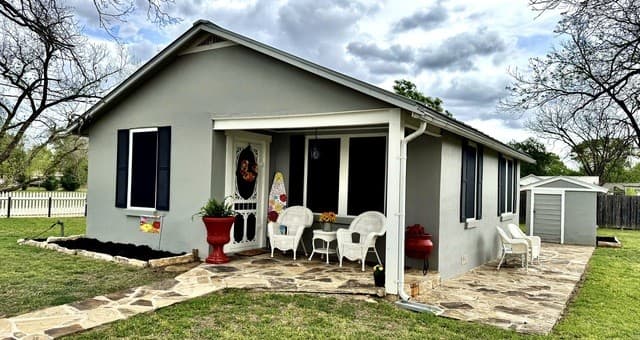 2-bedroom rental at 1615 Lorenzo St. in Castroville, TX — photo 2