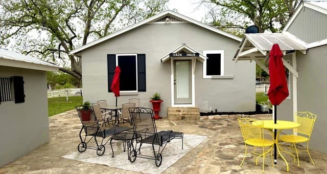 2-bedroom rental at 1615 Lorenzo St. in Castroville, TX — photo 5