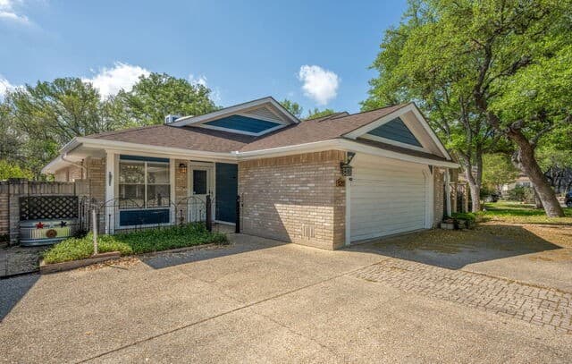 2-bedroom rental at 126 Golden Way in Universal City, TX — photo 1