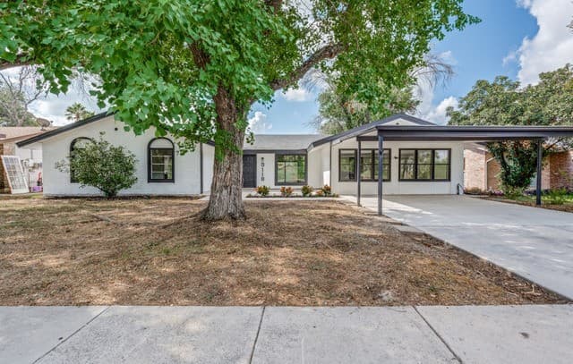 4-bedroom rental at 5118 Gawain Dr in San Antonio, TX — photo 3
