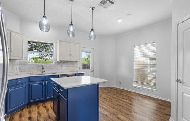 3-bedroom rental at 300 Rustic Trl in Cibolo, TX — photo 1