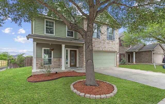 3-bedroom rental at 300 Rustic Trl in Cibolo, TX — photo 2
