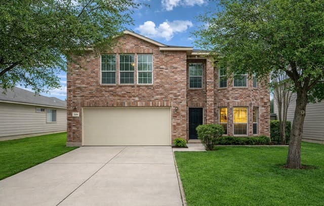 5-bedroom rental at 5406 Duke Fld in San Antonio, TX — photo 1