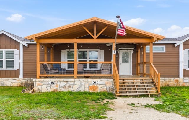 3-bedroom rental at 7870 Ranch Road 165 in Blanco, TX — photo 3