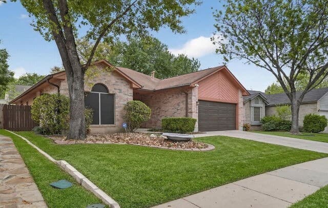 3-bedroom rental at 6246 John Chapman in San Antonio, TX — photo 2