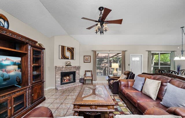 3-bedroom rental at 6246 John Chapman in San Antonio, TX — photo 4