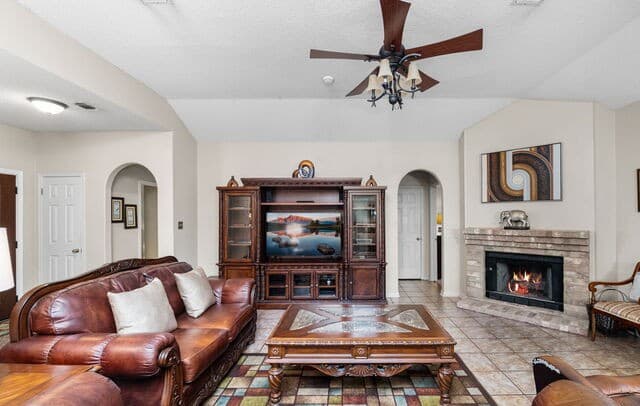 3-bedroom rental at 6246 John Chapman in San Antonio, TX — photo 5