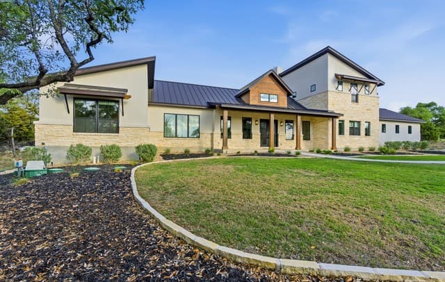 4-bedroom rental at 27619 Sunset Loop in San Antonio, TX — photo 2