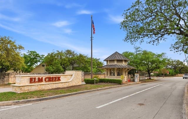 4-bedroom rental at 15 Villa Verde in San Antonio, TX — photo 1