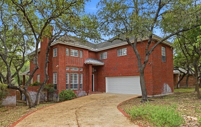 4-bedroom rental at 15 Villa Verde in San Antonio, TX — photo 2