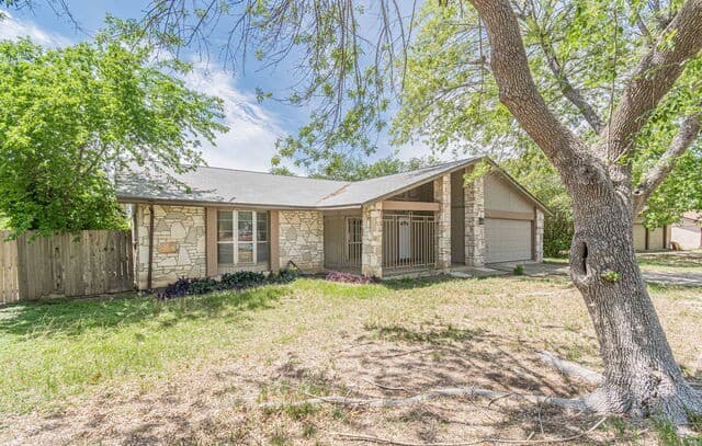 4-bedroom rental at 8519 Leyland in San Antonio, TX — photo 2