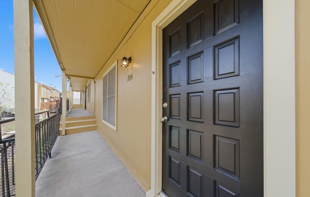 1-bedroom rental at 911 Vance Jackson Unit 204 in San Antonio, TX — photo 1