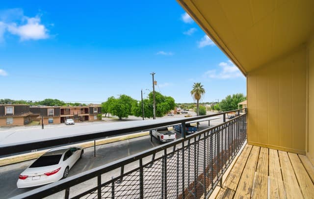 1-bedroom rental at 911 Vance Jackson Unit 204 in San Antonio, TX — photo 3