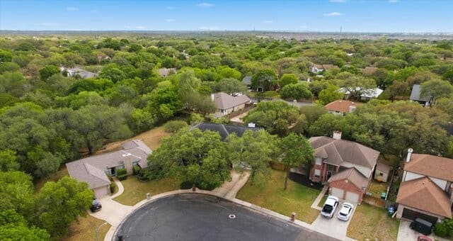 5-bedroom rental at 20103 Sierra Oscura in San Antonio, TX — photo 3
