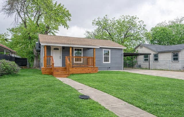 3-bedroom rental at 1219 Sims Ave in San Antonio, TX — photo 1