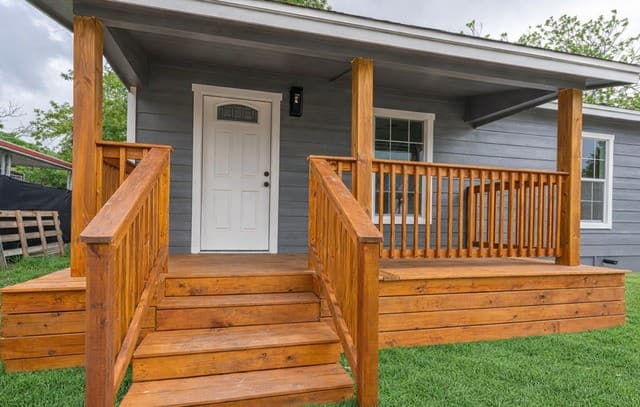 3-bedroom rental at 1219 Sims Ave in San Antonio, TX — photo 2