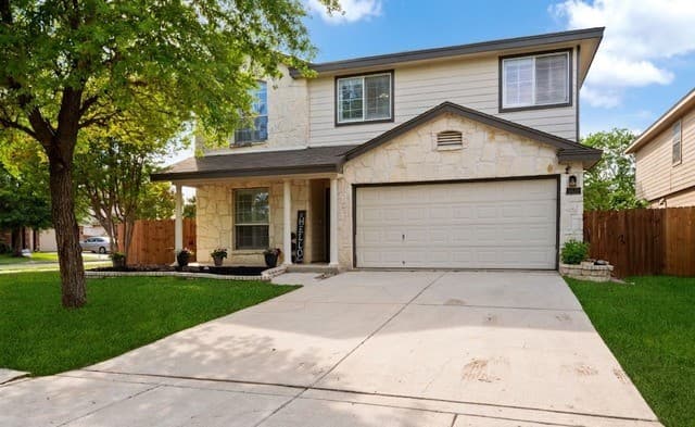 3-bedroom rental at 11123 Palomino Bnd in San Antonio, TX — photo 1