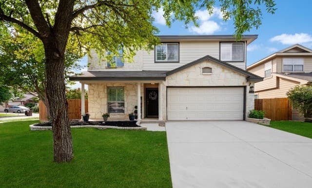 3-bedroom rental at 11123 Palomino Bnd in San Antonio, TX — photo 2