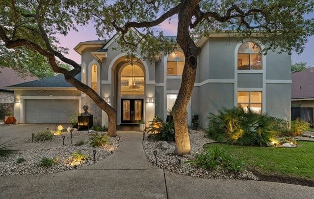 3-bedroom rental at 17334 Fountain Mist in San Antonio, TX — photo 2