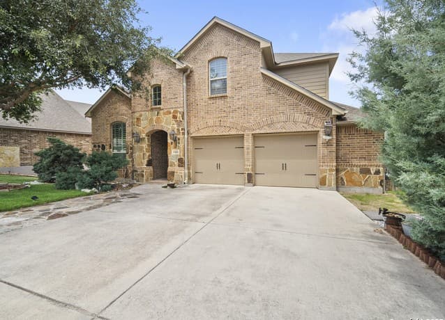 5-bedroom rental at 18418 Gran Mesa in San Antonio, TX — photo 2
